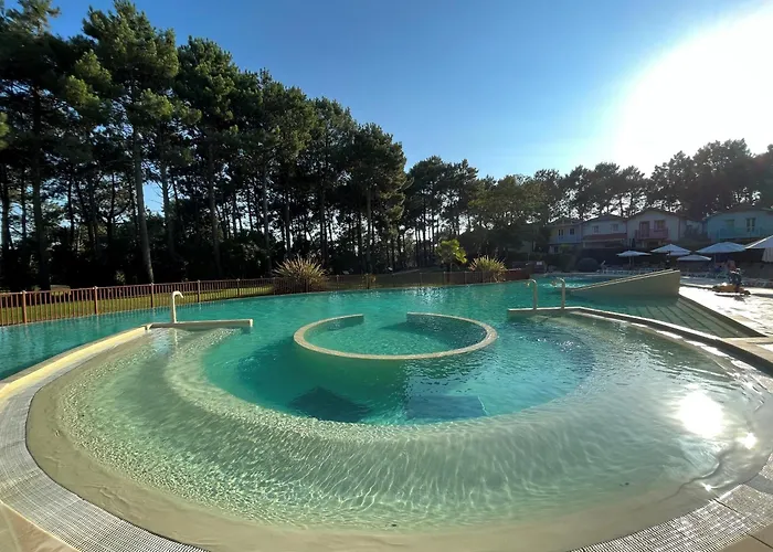 Appartement T2 1Chambre 4-5 personnes - Lacanau piscine Chauffée - Vue sur le golf