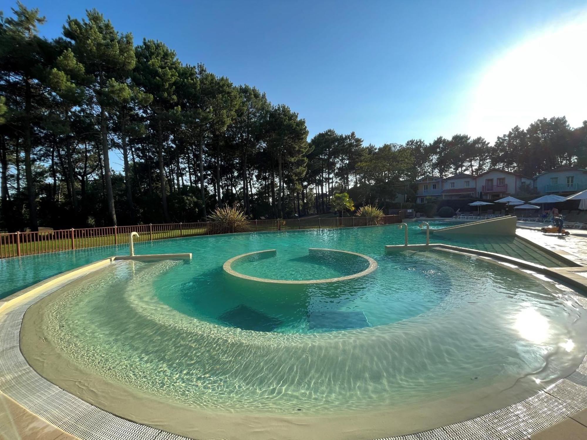 Appartement T2 1Chambre 4-5 personnes - Lacanau piscine Chauffée - Vue sur le golf Lacanau